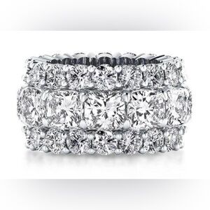 ITALO JEWELRY SS Eternity cushion cut wedding band